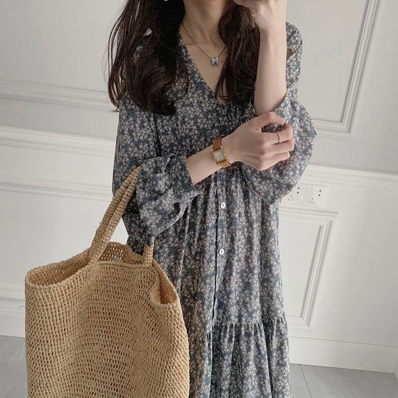 Korea 2022 Spring New French Bellflower Long Sleeve V Neck Ruffled Long Dress Women Vestido Feminino
Korea 2022 Spring New French Bellflower Long Sleeve V Neck Ruffled Long Dress Women Vestido Feminino