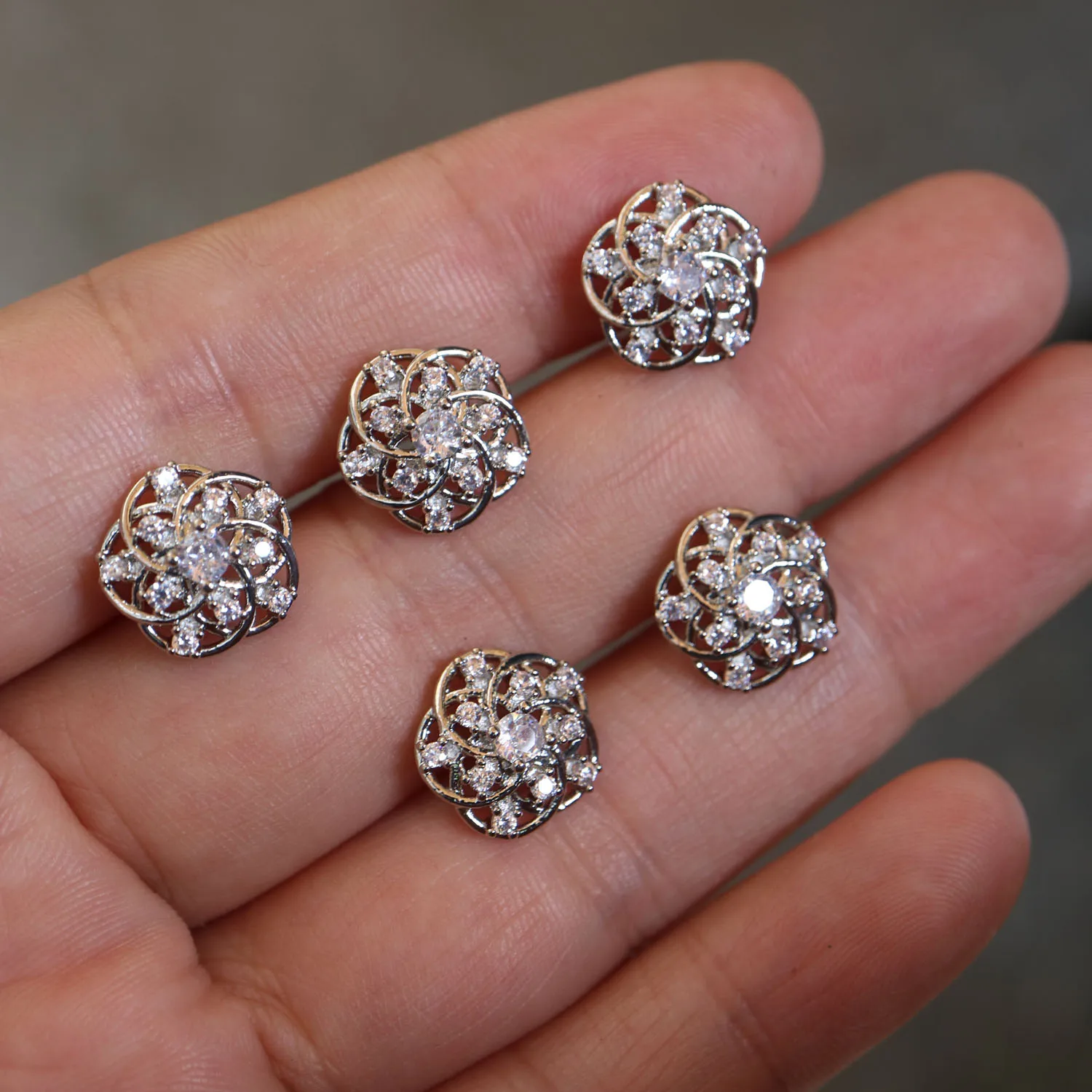 

5pc/lot Shining crystal flower buttons Cubic zirconia button for shirt Decorative CZ sewing buttons for cashmere Knit cardigan