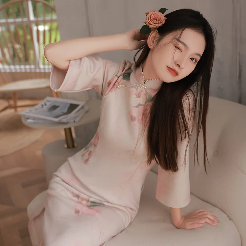 Замшевое розовое платье Qipao в китайском стиле для осени и зимы, современное улучшенное вечернее платье-Ципао в стиле ретро, элегантное платье с принтом
Замшевое розовое платье Qipao в китайском стиле для осени и зимы, современное улучшенное вечернее платье-Ципао в стиле ретро, элегантное платье с принтом
