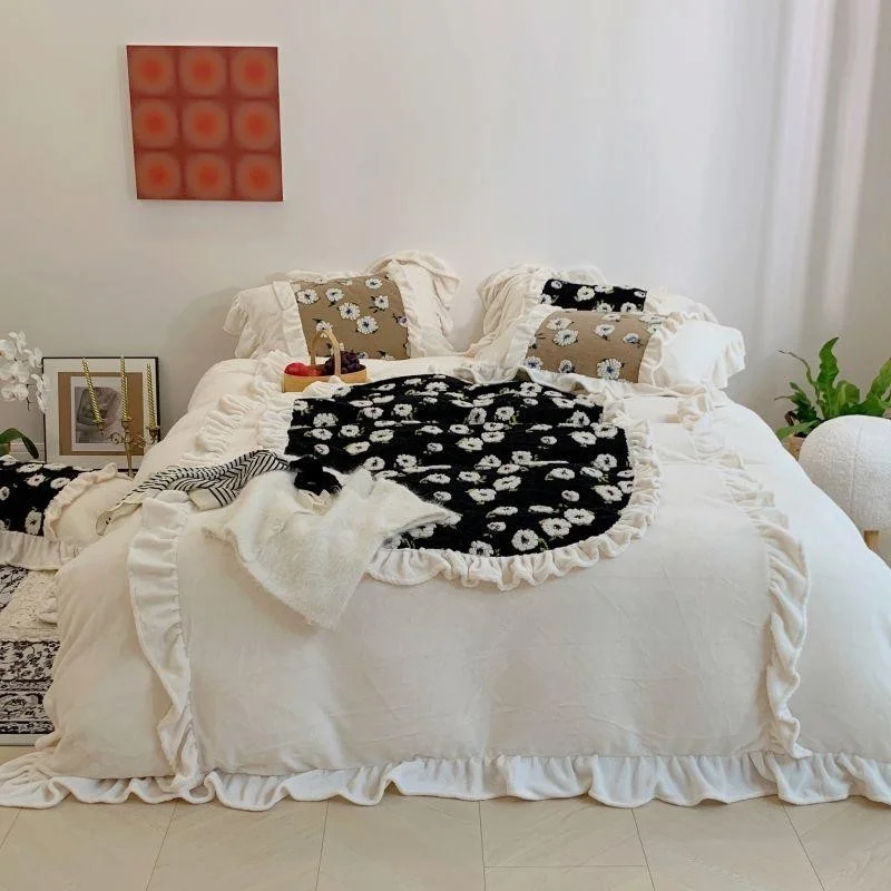 Retro Stitching Patchwork Floral Duvet Cover 4Pcs Ultra Soft Velvet King Queen Double Bedding set with Bed Sheet Pillowcases
Retro Stitching Patchwork Floral Duvet Cover 4Pcs Ultra Soft Velvet King Queen Double Bedding set with Bed Sheet Pillowcases