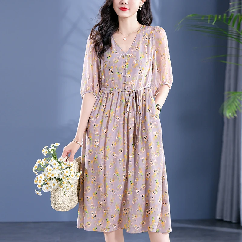 Платье женское длинное ТРАПЕЦИЕВИДНОЕ из натурального шелка, с V-образным вырезом и рукавом до локтя
Платье женское длинное ТРАПЕЦИЕВИДНОЕ из натурального шелка, с V-образным вырезом и рукавом до локтя