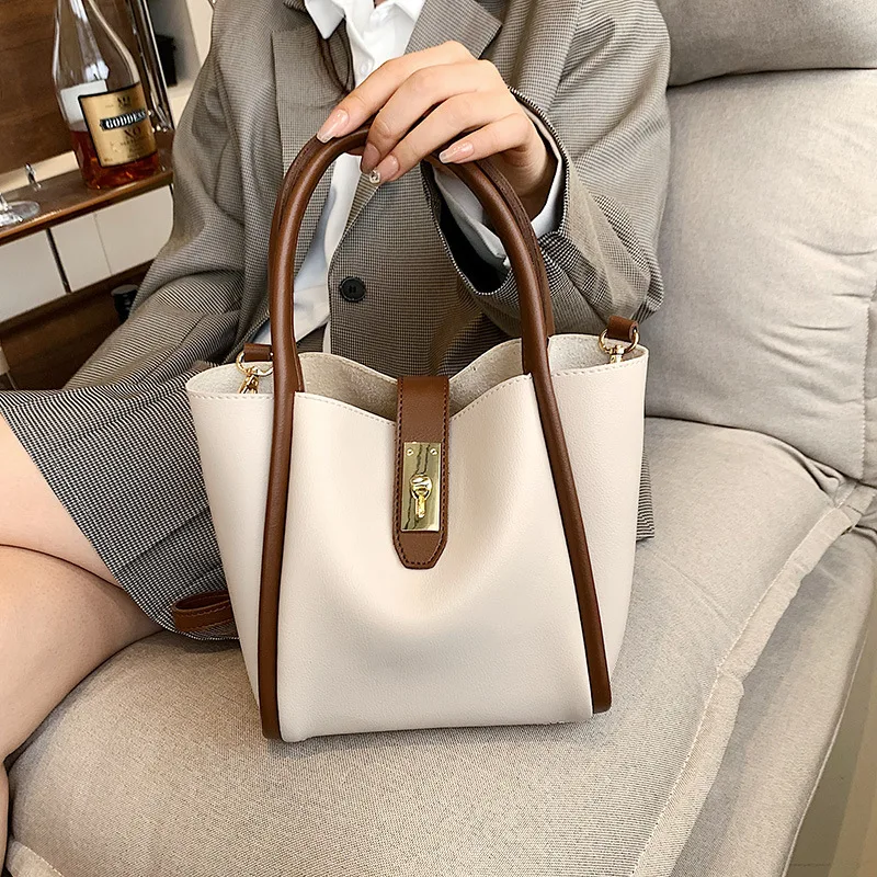 Large Capacity Handbag Bag Women's Bag 2022 Brand New Fashion All-match Shoulder Tote Bag Simple Retro Messenger Bag
Large Capacity Handbag Bag Women's Bag 2022 Brand New Fashion All-match Shoulder Tote Bag Simple Retro Messenger Bag