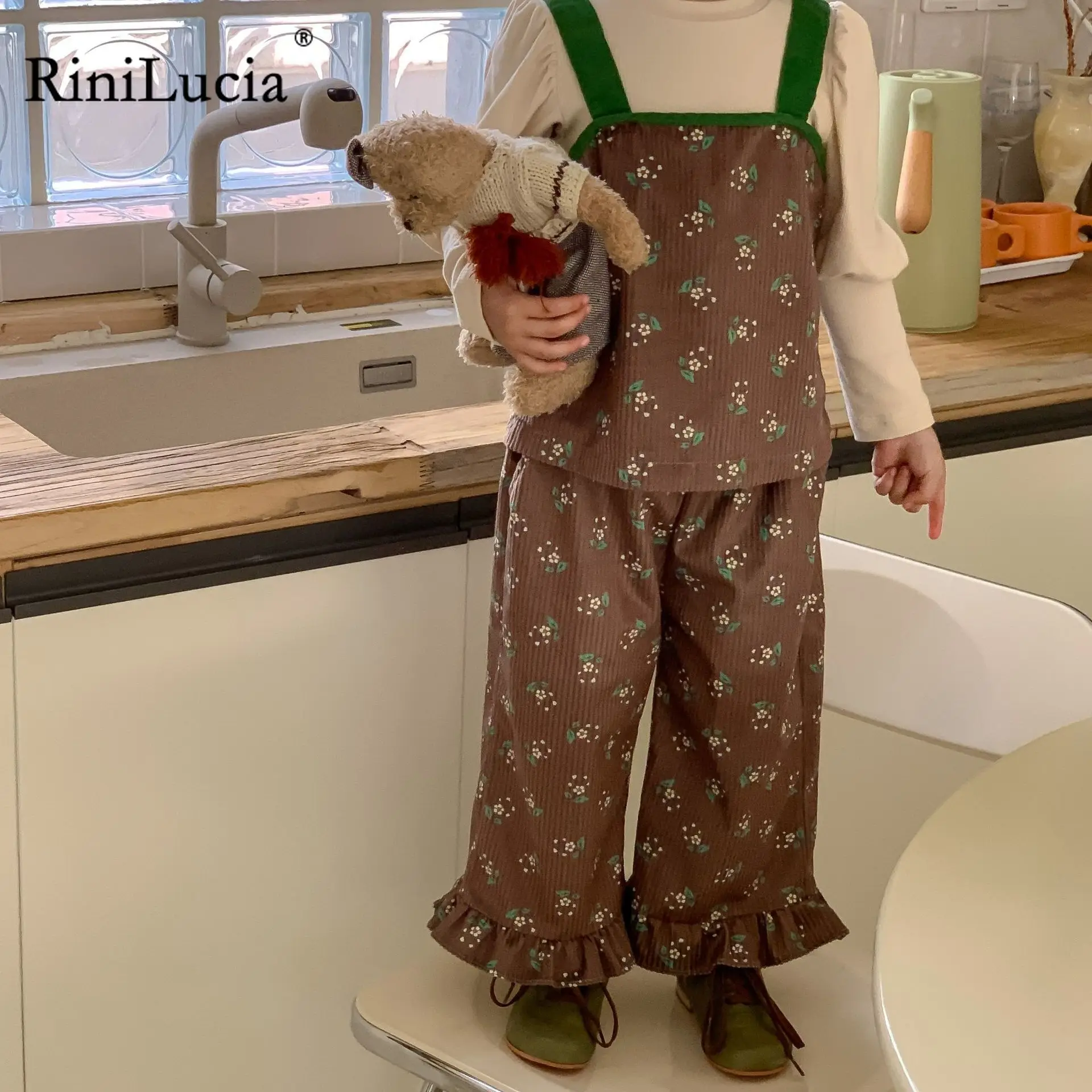 RiniLucia Girls Clothes 2022 Autumn New Floral Girls Suspenders Top Ruffle Cropped Pants Two-Piece Suit Children's Clothing
RiniLucia Girls Clothes 2022 Autumn New Floral Girls Suspenders Top Ruffle Cropped Pants Two-Piece Suit Children's Clothing