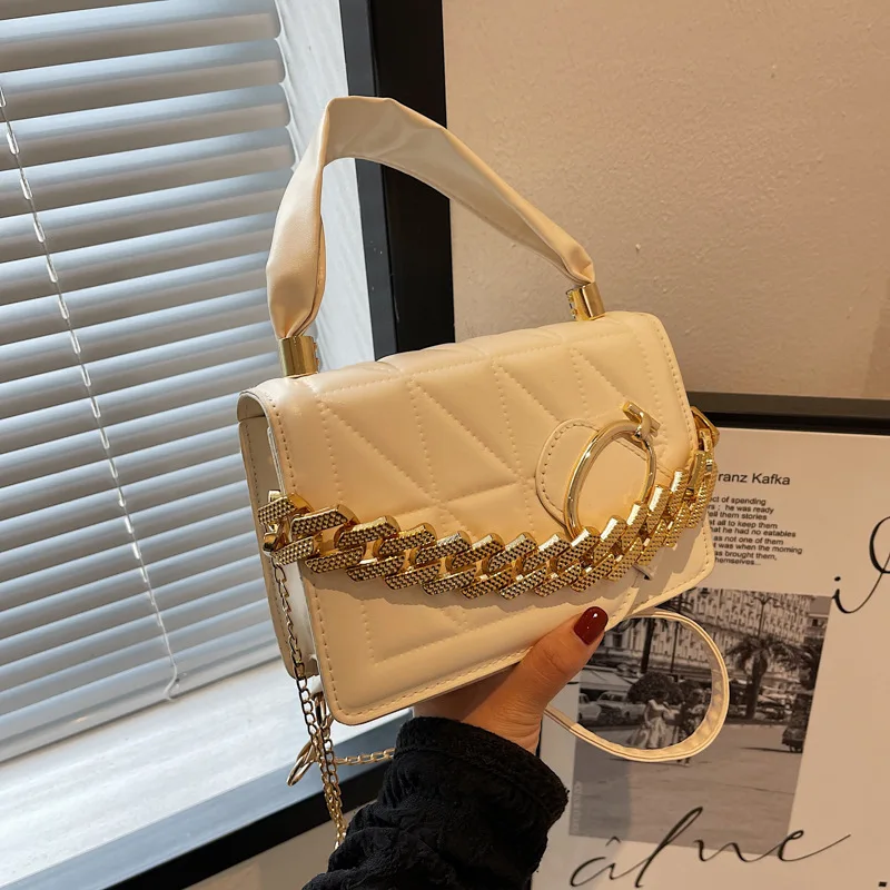 Metal Chain Small Square Bag New Lingge Shoulder Bag Solid Color Leather Handbags for Women Purses Satchels Free Shipping Bolsos
Metal Chain Small Square Bag New Lingge Shoulder Bag Solid Color Leather Handbags for Women Purses Satchels Free Shipping Bolsos