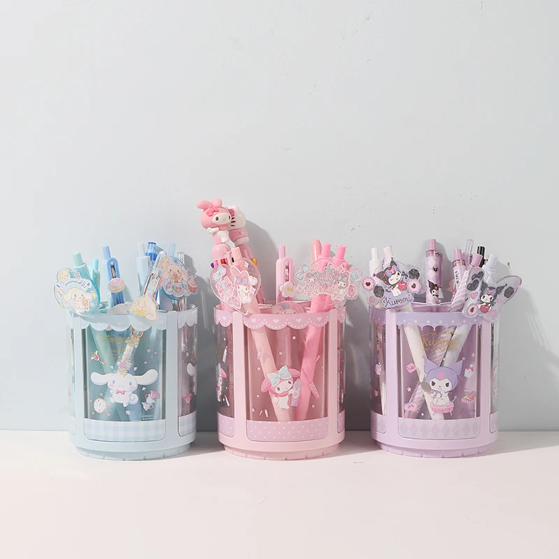 Kawaii Sanrio вращающийся держатель для ручек новый милый Kuromi My Melody Cinnamoroll детский мультяшный аниме ящик для хранения настольное украшение
Kawaii Sanrio вращающийся держатель для ручек новый милый Kuromi My Melody Cinnamoroll детский мультяшный аниме ящик для хранения настольное украшение