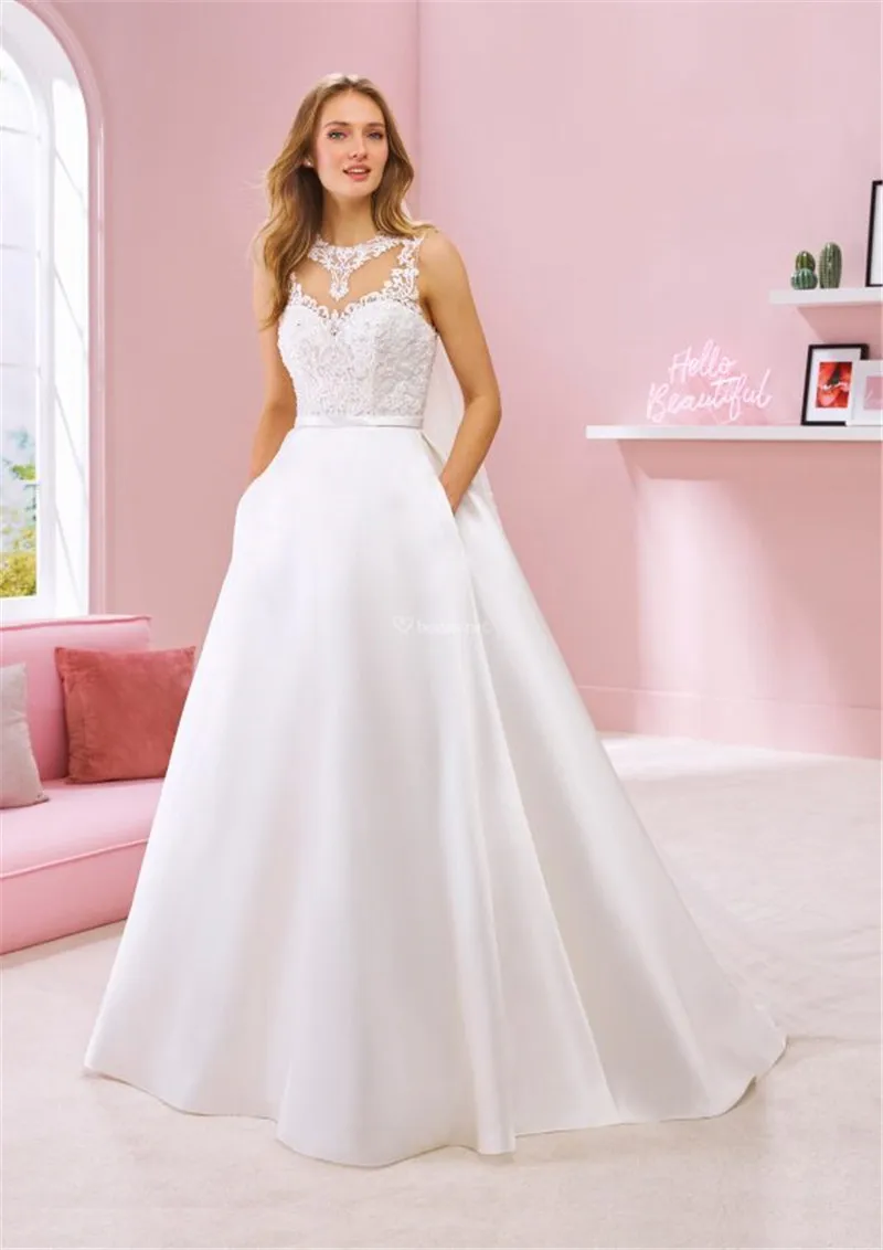 Luxury Backless A-Line Wedding Dress Exquisite Lace O-Neck Bride Dress Draped Satin Robe de Mariee
Luxury Backless A-Line Wedding Dress Exquisite Lace O-Neck Bride Dress Draped Satin Robe de Mariee