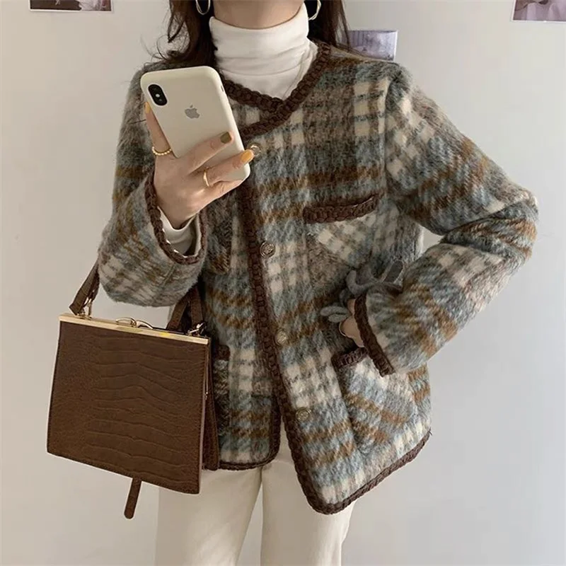 French Style O-Neck Collar Plaid Women Thick Jacket Wool Vintage Coat Office Female Elegant Mujer Streetwear Winter
French Style O-Neck Collar Plaid Women Thick Jacket Wool Vintage Coat Office Female Elegant Mujer Streetwear Winter