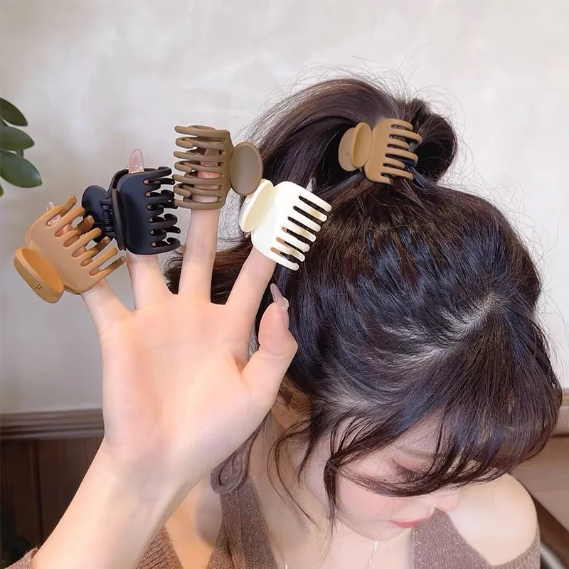 High Ponytail Clip Hair Claw Invisible Pad Fixed Ponytail Artifact Frosted Small Flower Hairpin Headdress for Women
High Ponytail Clip Hair Claw Invisible Pad Fixed Ponytail Artifact Frosted Small Flower Hairpin Headdress for Women