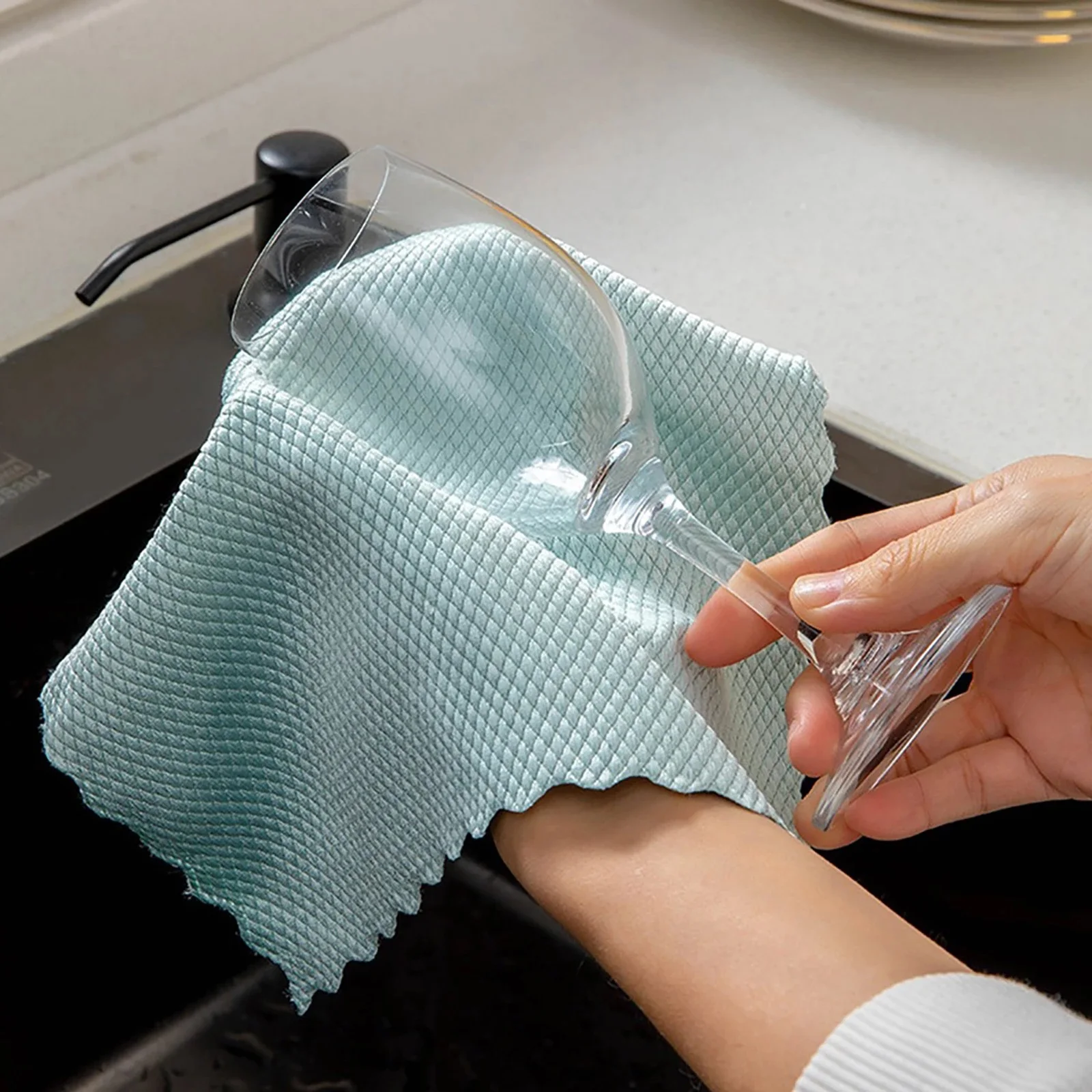 Kitchen Cleaning Glass Special Fish Scale Rag Absorbs Water, Does Not Lose Hair,stick To Oil,wet And Dry Kitchen Household Lazy
Kitchen Cleaning Glass Special Fish Scale Rag Absorbs Water, Does Not Lose Hair,stick To Oil,wet And Dry Kitchen Household Lazy