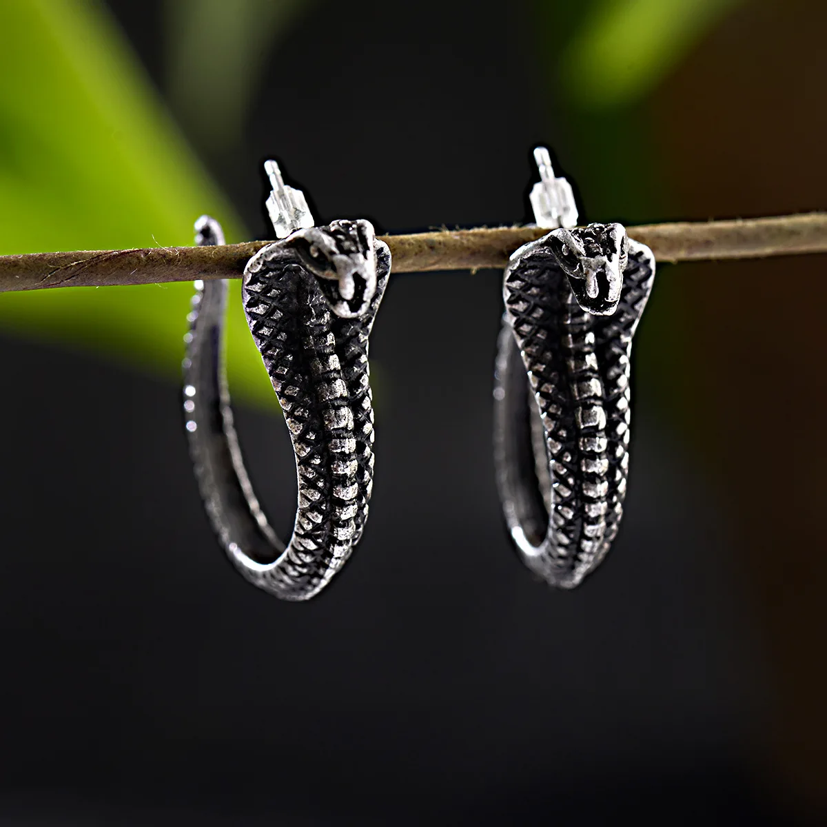 New European and American Creative Design Snakes Earrings Ins Small Personality Earrings Cool Wind Earrings Female
New European and American Creative Design Snakes Earrings Ins Small Personality Earrings Cool Wind Earrings Female