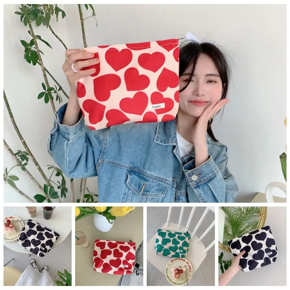 Zipper Corduroy Heart Cosmetic Bag Large Capacity Heart Print Wash Bag Storage Bag for Women Girl Large Travel Outdoor 
Zipper Corduroy Heart Cosmetic Bag Large Capacity Heart Print Wash Bag Storage Bag for Women Girl Large Travel Outdoor