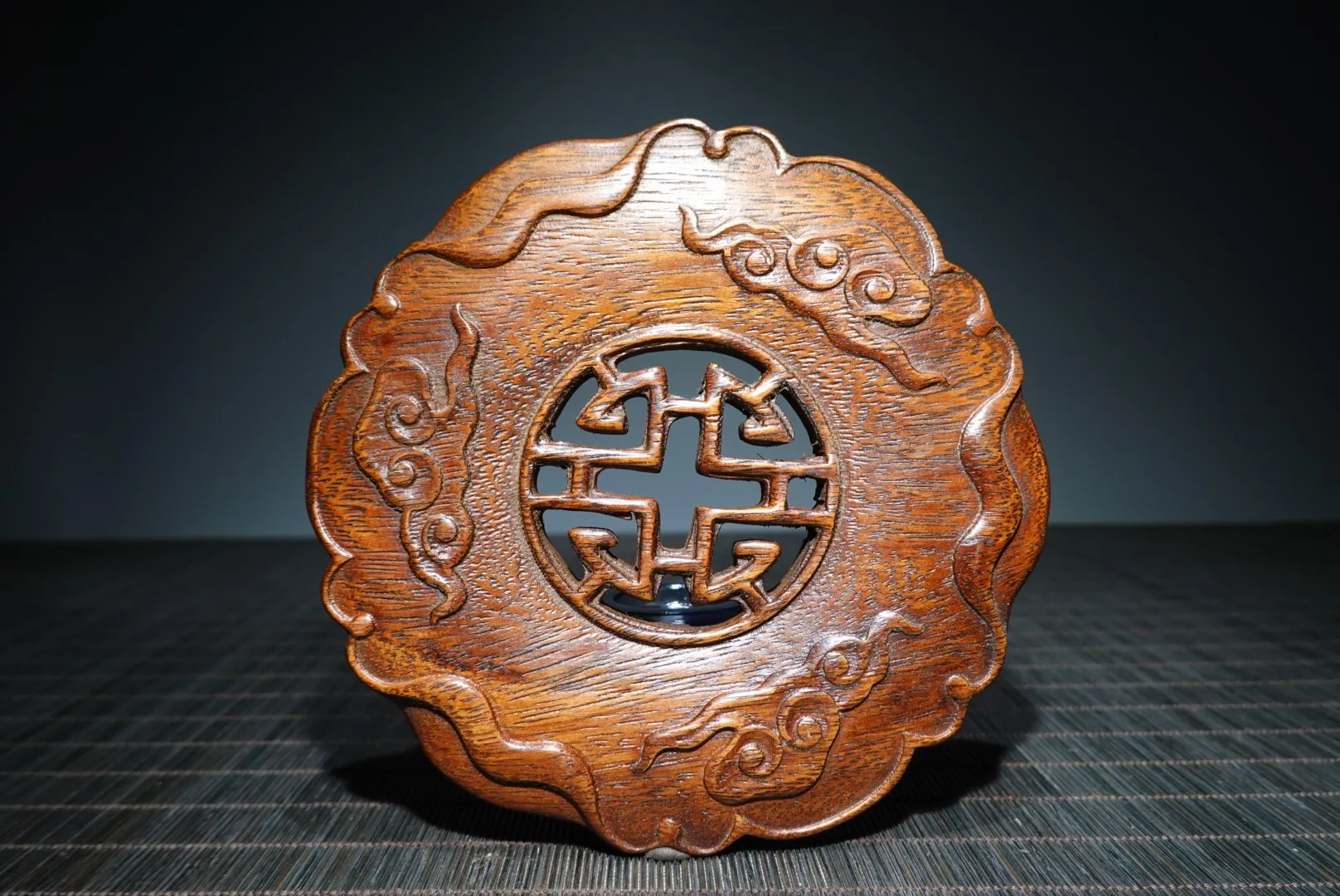 Винтажное старое тибетское Грушевое дерево С Вырезанным основанием 
Винтажное старое тибетское Грушевое дерево С Вырезанным основанием