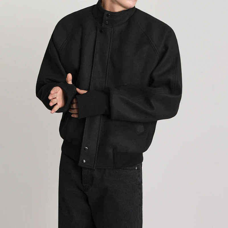Stand Collar Men Woolen Jacket Autumn Winter Korean Fashion Loose 2022 Solid Color Darkwear Male Short Coat Casual 9A6046
Stand Collar Men Woolen Jacket Autumn Winter Korean Fashion Loose 2022 Solid Color Darkwear Male Short Coat Casual 9A6046