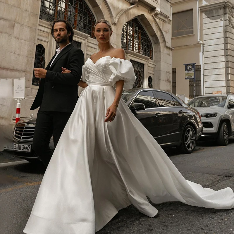 Fashion Sweetheart Neckline Satin Wedding Dresses Puff Sleeves Sweep Train Bridal Gowns Vestido De Novia Custom Made
Fashion Sweetheart Neckline Satin Wedding Dresses Puff Sleeves Sweep Train Bridal Gowns Vestido De Novia Custom Made