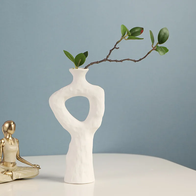 Exquisite Hollow Vase Black and White Special-shaped Flower Arrangement Container Irregular Flower Vase Crafts Home Decoration
Exquisite Hollow Vase Black and White Special-shaped Flower Arrangement Container Irregular Flower Vase Crafts Home Decoration