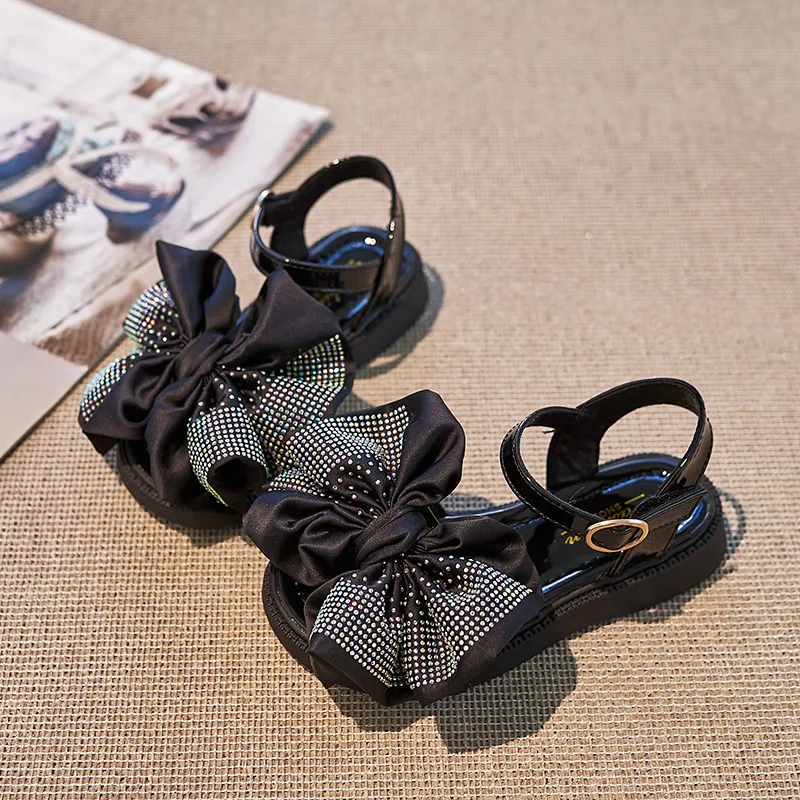 Girls Flower Baby Girls Sandals 2022 Children Summer Korean Version New Princess Rhinestone Kids Fashion Dress Shoes for Party
Girls Flower Baby Girls Sandals 2022 Children Summer Korean Version New Princess Rhinestone Kids Fashion Dress Shoes for Party