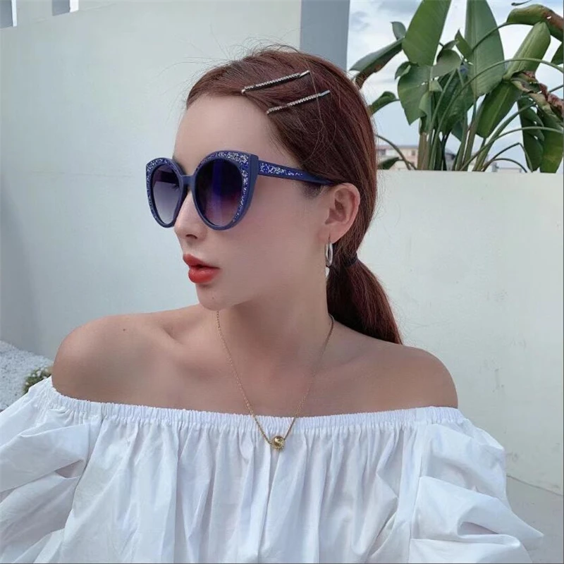 Women's blue cat eye sunglasses with diamond inserts Luxury big face brand glasses Outdoor leisure eye protection chameleon
Women's blue cat eye sunglasses with diamond inserts Luxury big face brand glasses Outdoor leisure eye protection chameleon