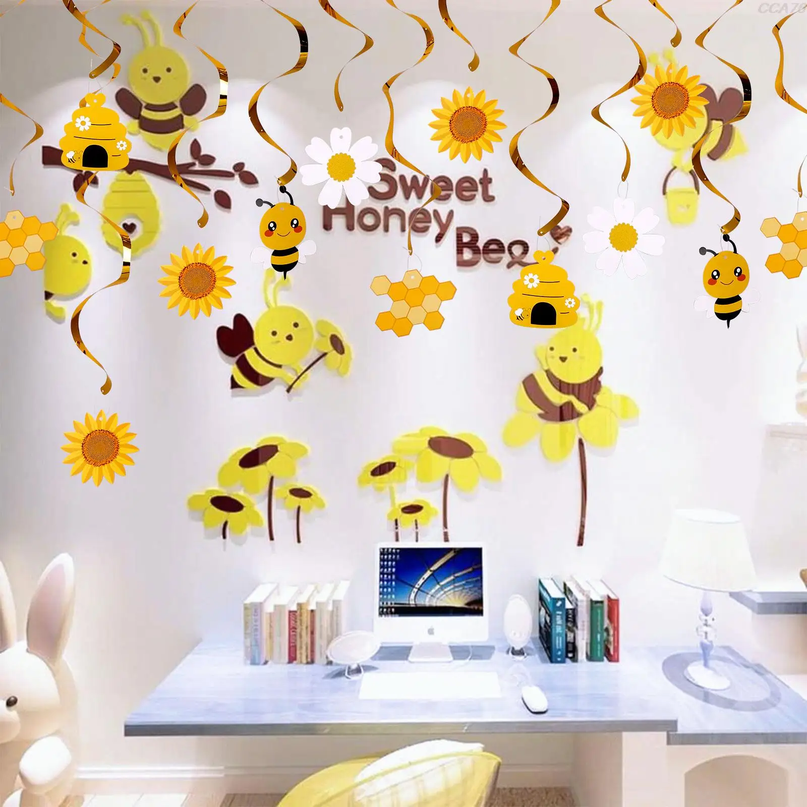 Yellow Little Bee Theme Birthday Party Favors Decoration Carton Honey Bees Cards Spiral Hanging Swirl Party Supplies 40pcs
Yellow Little Bee Theme Birthday Party Favors Decoration Carton Honey Bees Cards Spiral Hanging Swirl Party Supplies 40pcs