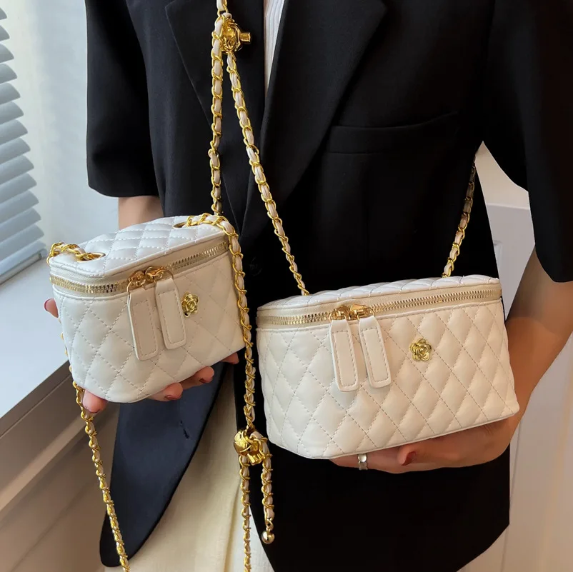 High-quality Small Bag Women's Bag 2022 Summer New Fashion Diamond Chain Bag Texture Niche Shoulder Messenger Bag
High-quality Small Bag Women's Bag 2022 Summer New Fashion Diamond Chain Bag Texture Niche Shoulder Messenger Bag