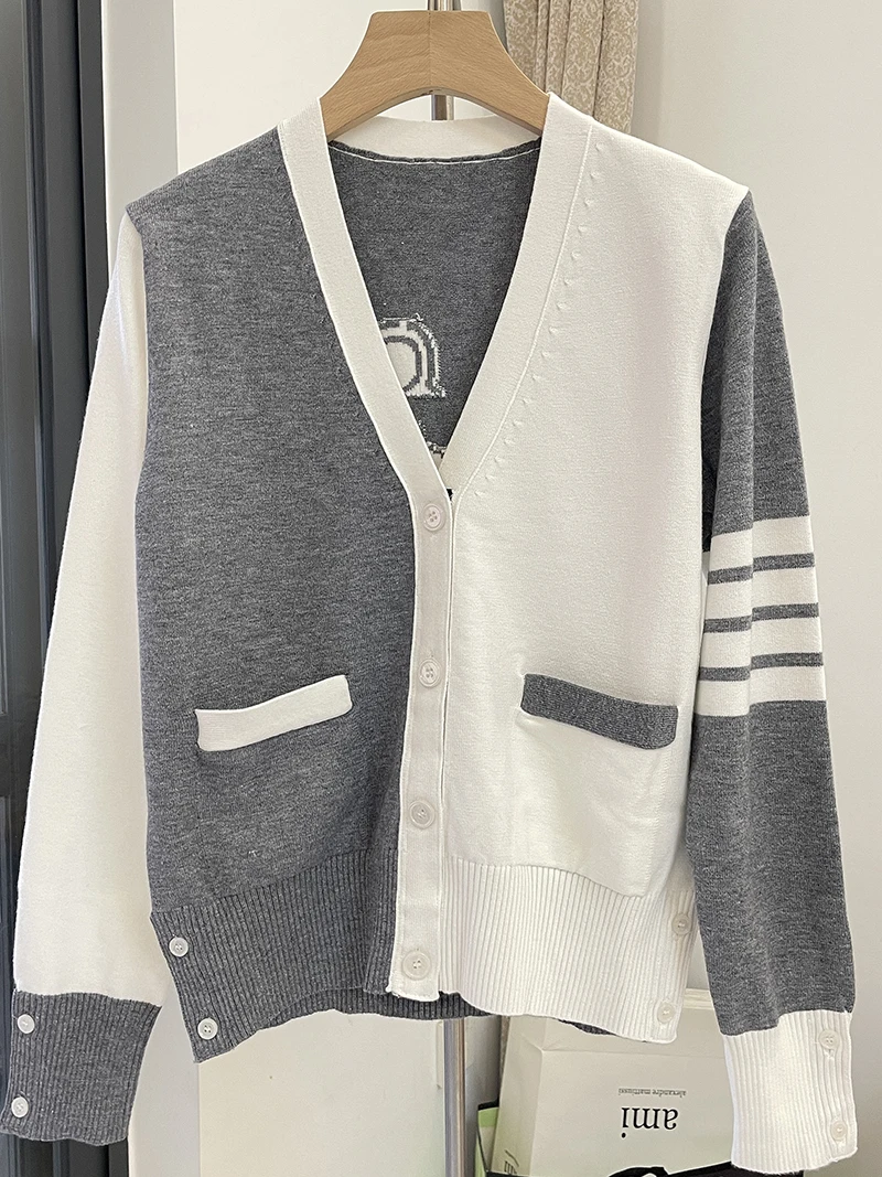 TB Cartoon Lilliputian Woolen Knit Cardigan for Women In Autumn and Winter, Loose Top, Four Bars and British Style Jacket
TB Cartoon Lilliputian Woolen Knit Cardigan for Women In Autumn and Winter, Loose Top, Four Bars and British Style Jacket