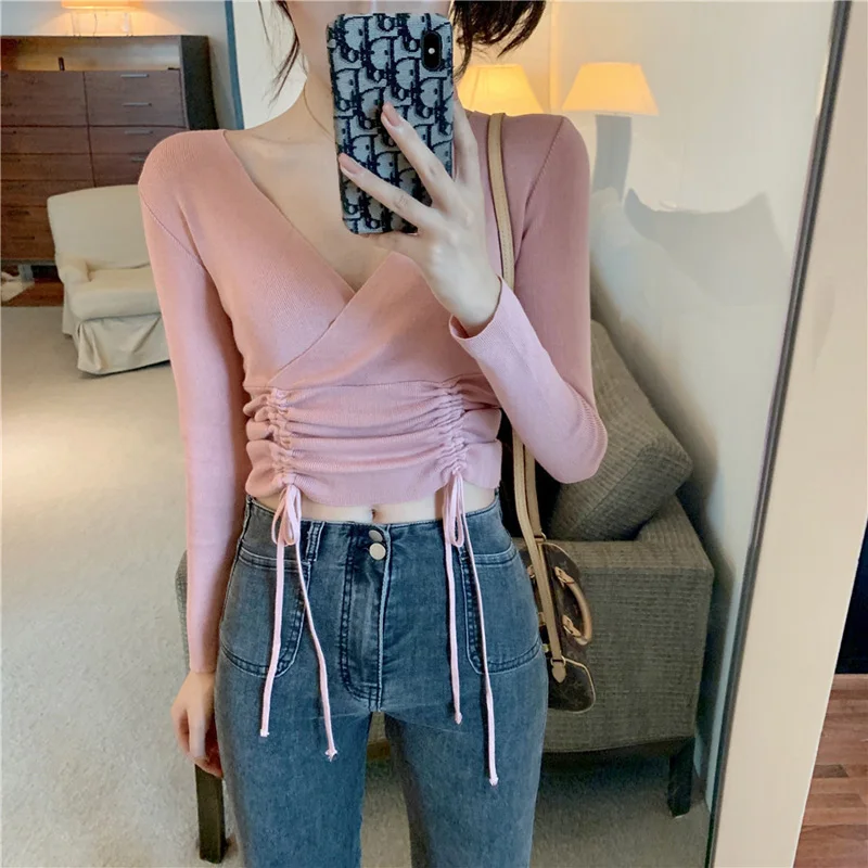 Женская трикотажная футболка с V-образным вырезом 
Женская трикотажная футболка с V-образным вырезом