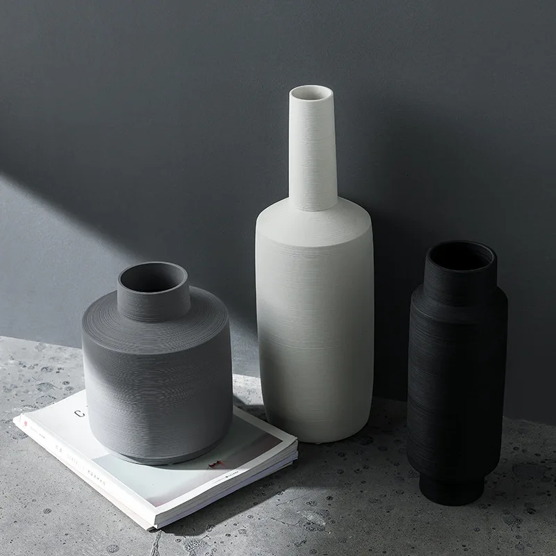 European Style Handmade Wiredrawing Tabletop Vase Ceramic Ornaments Black and White Ceramic Vase Decor Home Decoration
European Style Handmade Wiredrawing Tabletop Vase Ceramic Ornaments Black and White Ceramic Vase Decor Home Decoration