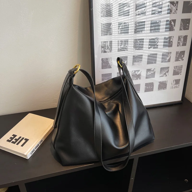 Ladies Casual Shoulder Bags Fashion Shopping Bags Solid Color Retro Large Bags Luxury Designer Ladies Bags Zipper Ladies Bags
Ladies Casual Shoulder Bags Fashion Shopping Bags Solid Color Retro Large Bags Luxury Designer Ladies Bags Zipper Ladies Bags