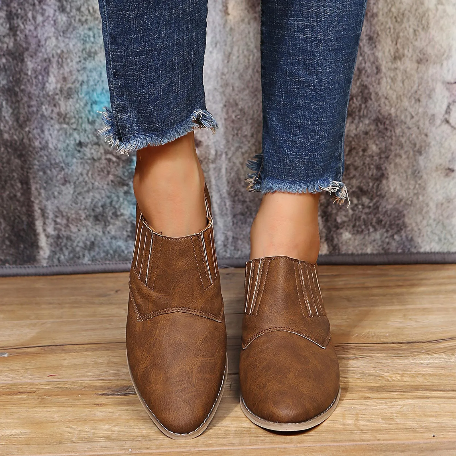 Женские нескользящие однотонные короткие ботинки на квадратном каблуке без застежек с круглым носком элегантная текстурная модная дизайн...
Женские нескользящие однотонные короткие ботинки на квадратном каблуке без застежек с круглым носком элегантная текстурная модная дизайн...