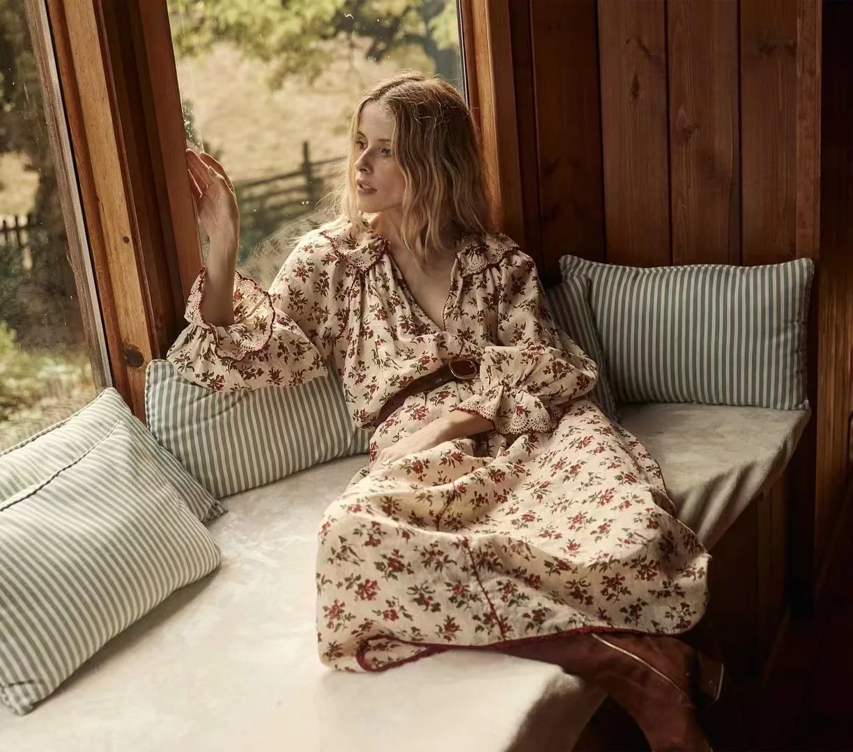 Women Vintage Style Lace Embroidery Collar Floral Print Lace Up Waist Midi Dress
Women Vintage Style Lace Embroidery Collar Floral Print Lace Up Waist Midi Dress