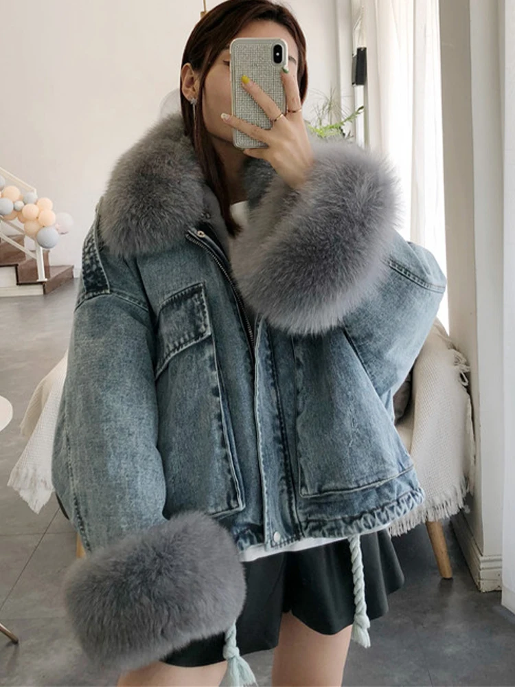 Winter Thick Warm Coat Women Real Fur Denim Jacket 2023 New Korean Fox Fur Collar Rex Rabbit Liner Bat Sleeve Loose Female Parka
Winter Thick Warm Coat Women Real Fur Denim Jacket 2023 New Korean Fox Fur Collar Rex Rabbit Liner Bat Sleeve Loose Female Parka