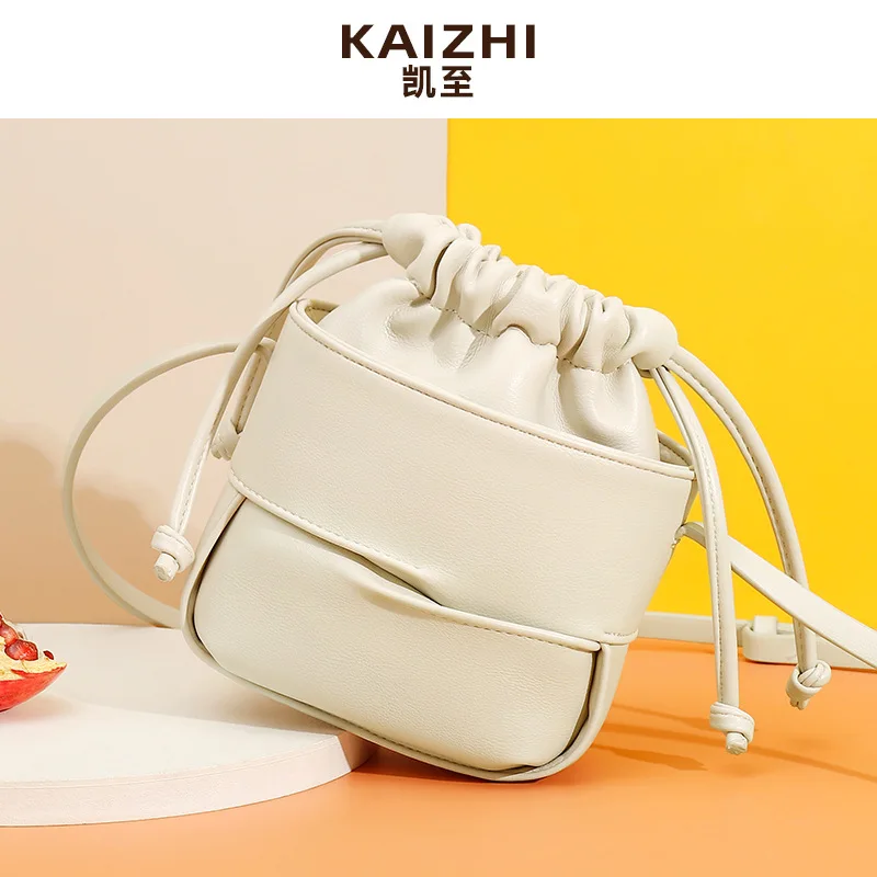Women's Handbags Shoulder bags Women's Bag 2022 Korean version of niche mobile phone bucket bag Bags simple mini fashion ins
Women's Handbags Shoulder bags Women's Bag 2022 Korean version of niche mobile phone bucket bag Bags simple mini fashion ins