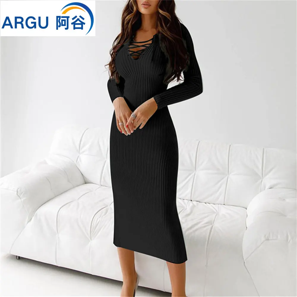 Женское облегающее мини-платье с расклешенными рукавами
Женское облегающее мини-платье с расклешенными рукавами