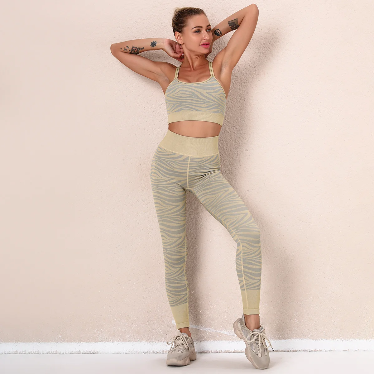 Women'sbeauty Back Bra Fitness Pants Two-piece Seamless Knitted Sexy Striped Yoga Wear Running Sports Suit
Women'sbeauty Back Bra Fitness Pants Two-piece Seamless Knitted Sexy Striped Yoga Wear Running Sports Suit