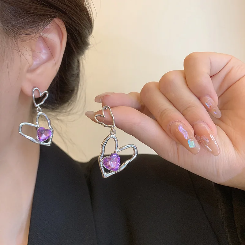 Light Luxury Zircon Love Ear Studs Female Niche Design Earrings New Tide Sweet Cool Wind Ear Clip Earless Female Jewelry
Light Luxury Zircon Love Ear Studs Female Niche Design Earrings New Tide Sweet Cool Wind Ear Clip Earless Female Jewelry