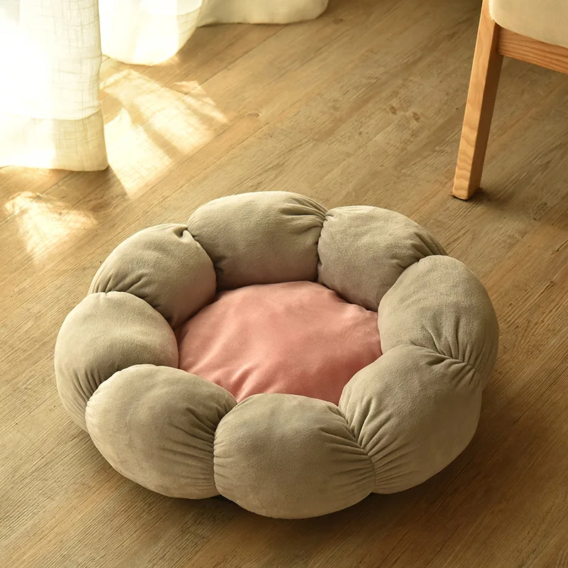 Cat and dog general mat pet autumn and winter plus velvet thick round flower cat kennel kennel
Cat and dog general mat pet autumn and winter plus velvet thick round flower cat kennel kennel