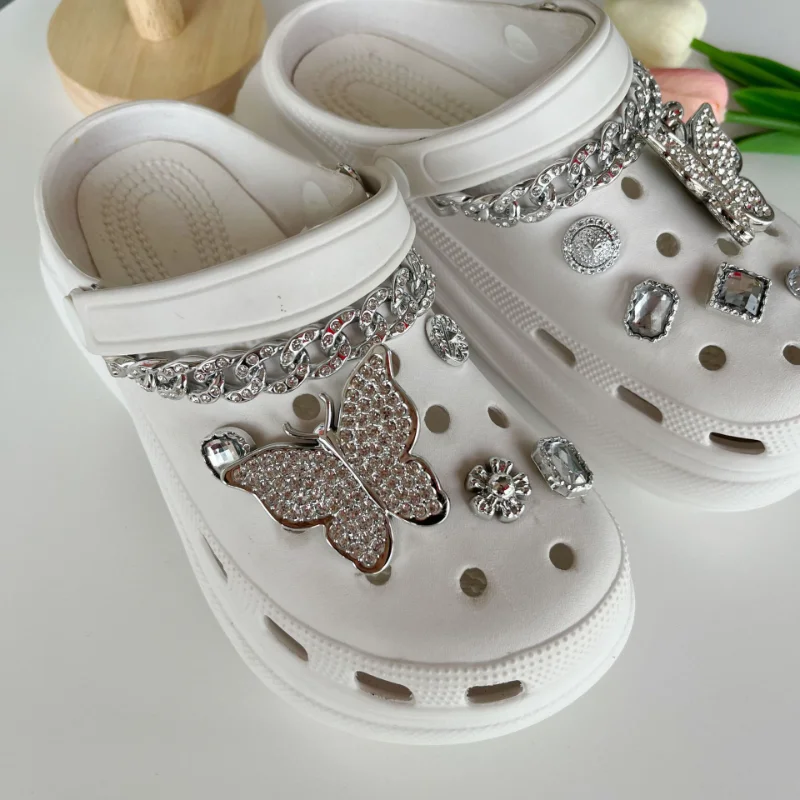 Fashion Luxury Croc Charms Designer DIY Vintage Shoe Jewelry Accessories Elegant Bling Rhinestone Shoe Charms for Croc Bejeweled
Fashion Luxury Croc Charms Designer DIY Vintage Shoe Jewelry Accessories Elegant Bling Rhinestone Shoe Charms for Croc Bejeweled