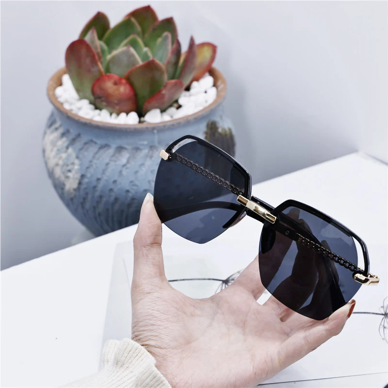 Personality Brand Desige Sunglasses Women Vintage Tea Summer Popular Metal Shade Sun Glasses Outdoor Anti-UV UV400 Fashion 2022
Personality Brand Desige Sunglasses Women Vintage Tea Summer Popular Metal Shade Sun Glasses Outdoor Anti-UV UV400 Fashion 2022