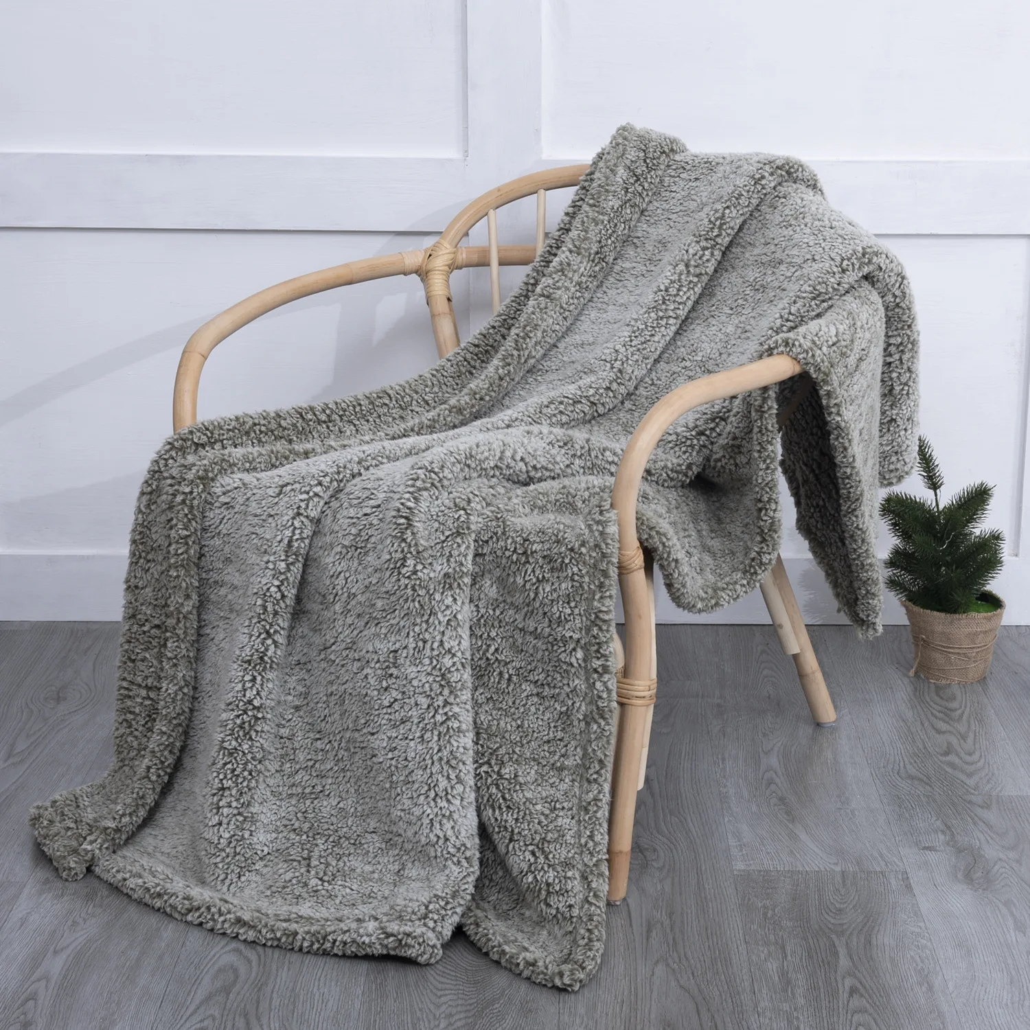 130x160cm High Quality Solid Color Sheep Velvet Blankets Warmth Knitted Wool Blanket Sofa/Bed Cover Quilt Blankets Double 1PC
130x160cm High Quality Solid Color Sheep Velvet Blankets Warmth Knitted Wool Blanket Sofa/Bed Cover Quilt Blankets Double 1PC