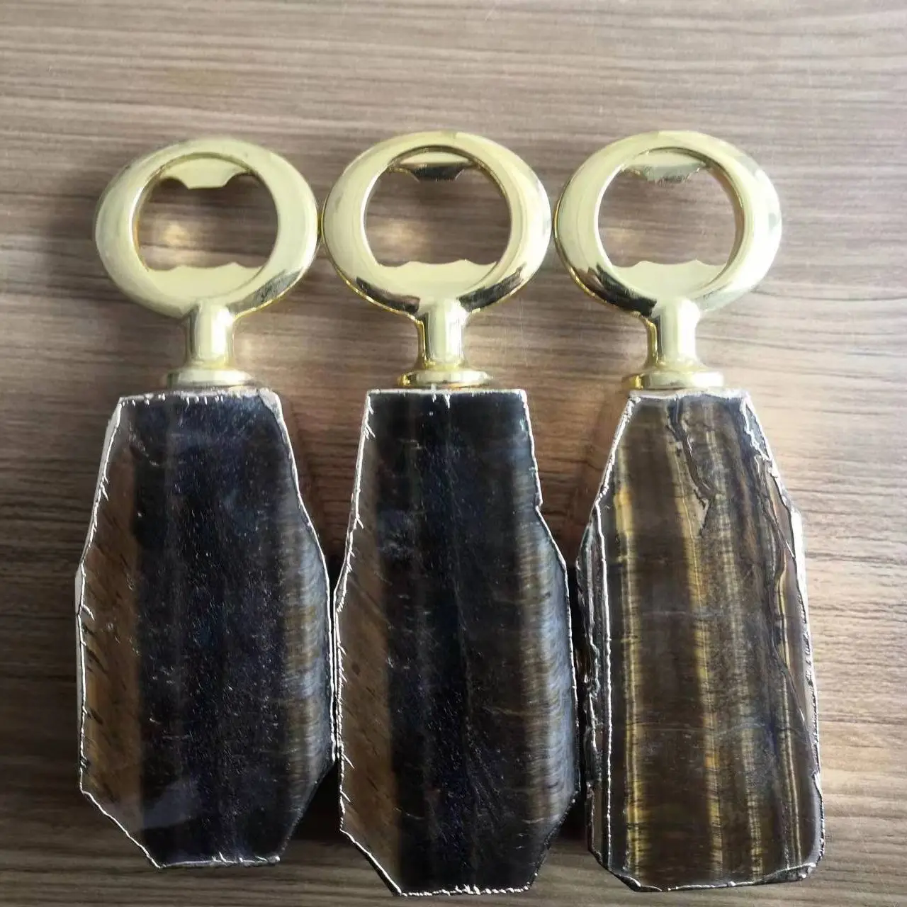 1pcs Natural Tiger Eyes Beer Bottle Opener stone classic Cool Ring Keychain Corkscrew practical bar kitchen
1pcs Natural Tiger Eyes Beer Bottle Opener stone classic Cool Ring Keychain Corkscrew practical bar kitchen