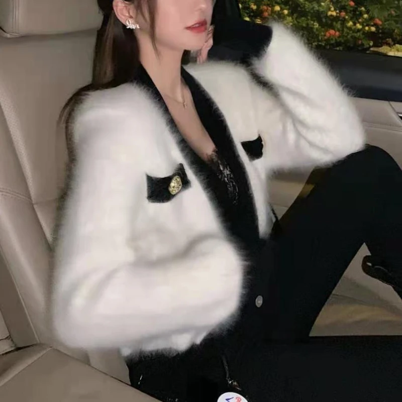 Small Fragrance Style Buckle Imitation Mink Velvet Cardigan Temperament Fashion 2021 New Sweater Thick Coat
Small Fragrance Style Buckle Imitation Mink Velvet Cardigan Temperament Fashion 2021 New Sweater Thick Coat