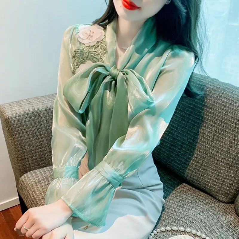 Loose Satin Shirt High-Grade Embroidered Flower Shirt Women's Spring Top 2023 New Sweet Elegant Bow Blouses Young Lady Blusas
Loose Satin Shirt High-Grade Embroidered Flower Shirt Women's Spring Top 2023 New Sweet Elegant Bow Blouses Young Lady Blusas