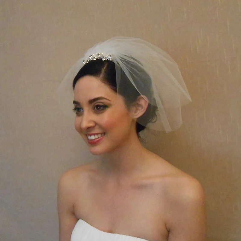 White Ivory 2 Layers Comb Veil Wedding vail with diamond First Communion Girl Headdress Mantilla De Novia
White Ivory 2 Layers Comb Veil Wedding vail with diamond First Communion Girl Headdress Mantilla De Novia