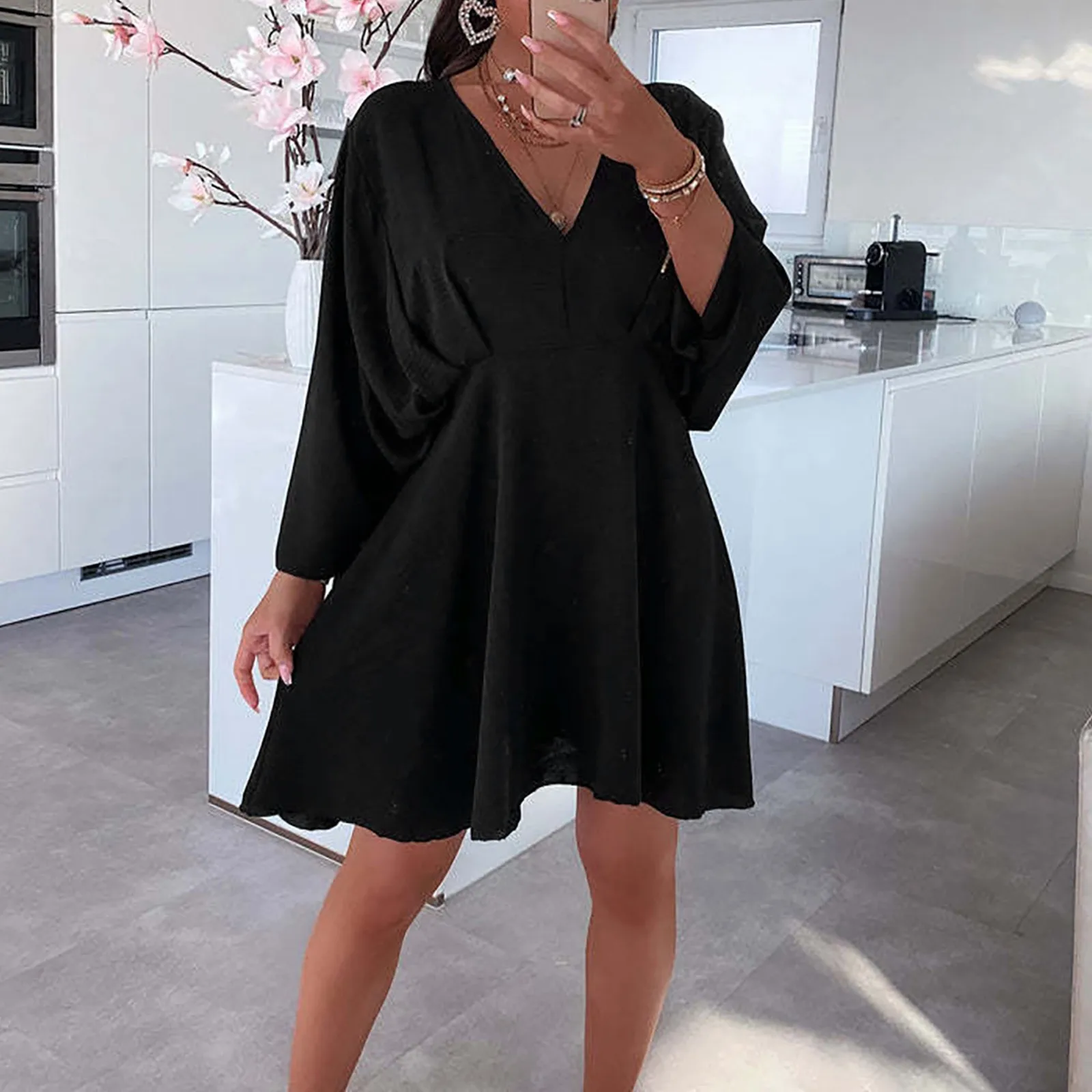2022 New Autumn Long Sleeve Dress Women V Neck Twisted Waist Pleated Solid Color Loose Dresses Women Elegant Casual Dress
2022 New Autumn Long Sleeve Dress Women V Neck Twisted Waist Pleated Solid Color Loose Dresses Women Elegant Casual Dress