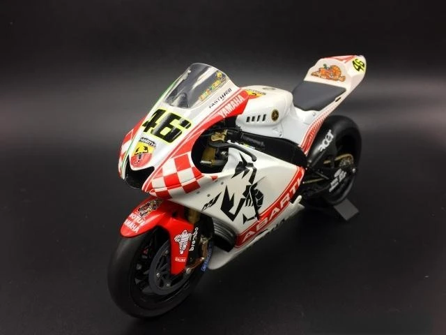 Minichamps 1:12 YZR-M1 46# 2007 ROSSI Australia Station Motorcycle Model Limited Edition Metal Static Motorcycle Model Toy Gift
Minichamps 1:12 YZR-M1 46# 2007 ROSSI Australia Station Motorcycle Model Limited Edition Metal Static Motorcycle Model Toy Gift