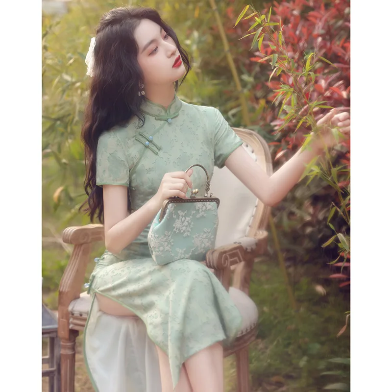 Improved cheongsam retro Chinese style young dress women's summer long 2022 new girl green and elegant
Improved cheongsam retro Chinese style young dress women's summer long 2022 new girl green and elegant