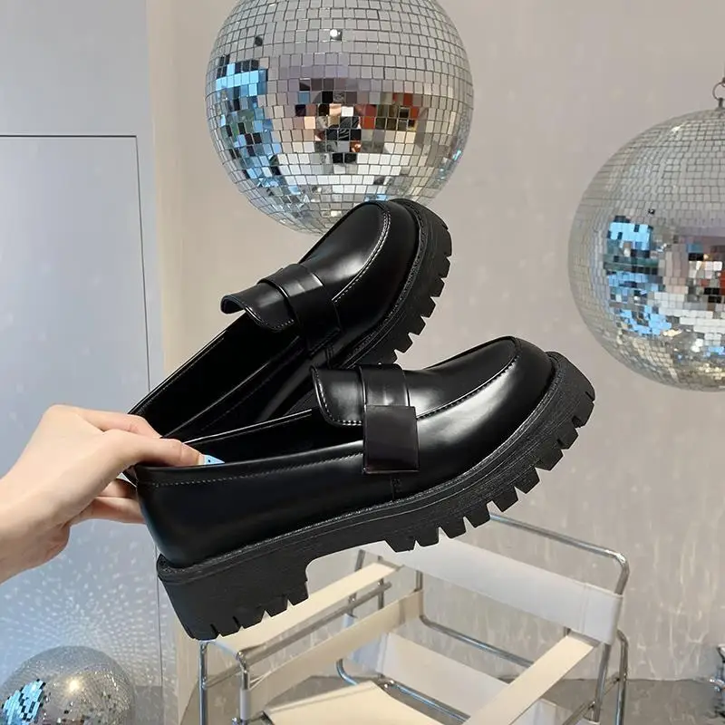 Small leather shoes Japanese women's shoes 2022 spring new British retro students thick-soled loafers women's single shoes
Small leather shoes Japanese women's shoes 2022 spring new British retro students thick-soled loafers women's single shoes