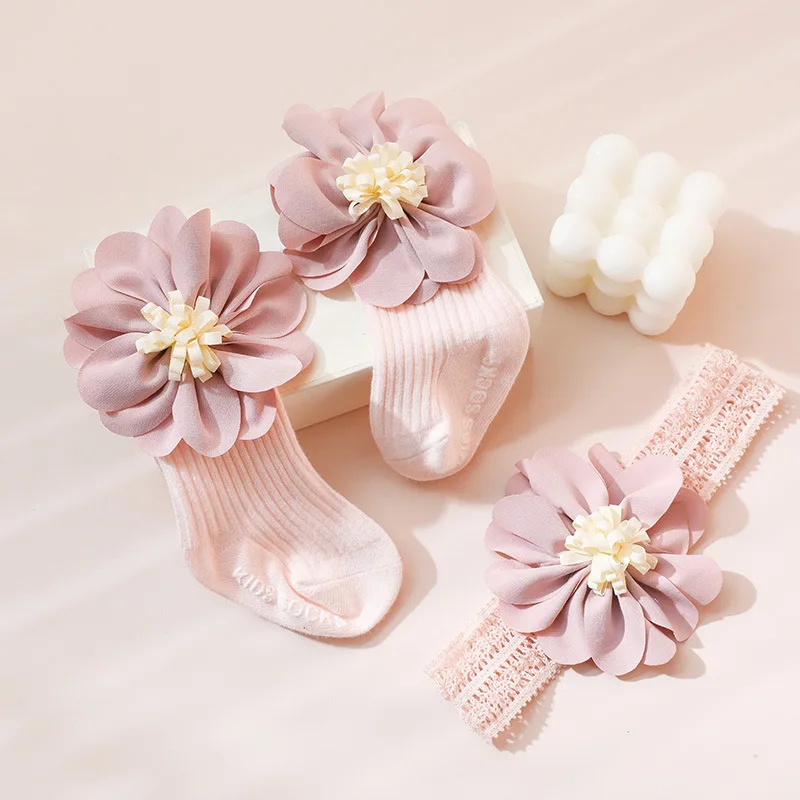 Korean Version Of Baby Girl Hairband Socks Set Newborn Baby 100th birthday Banquet Hairband Two-piece Full Moon Cute Gift
Korean Version Of Baby Girl Hairband Socks Set Newborn Baby 100th birthday Banquet Hairband Two-piece Full Moon Cute Gift