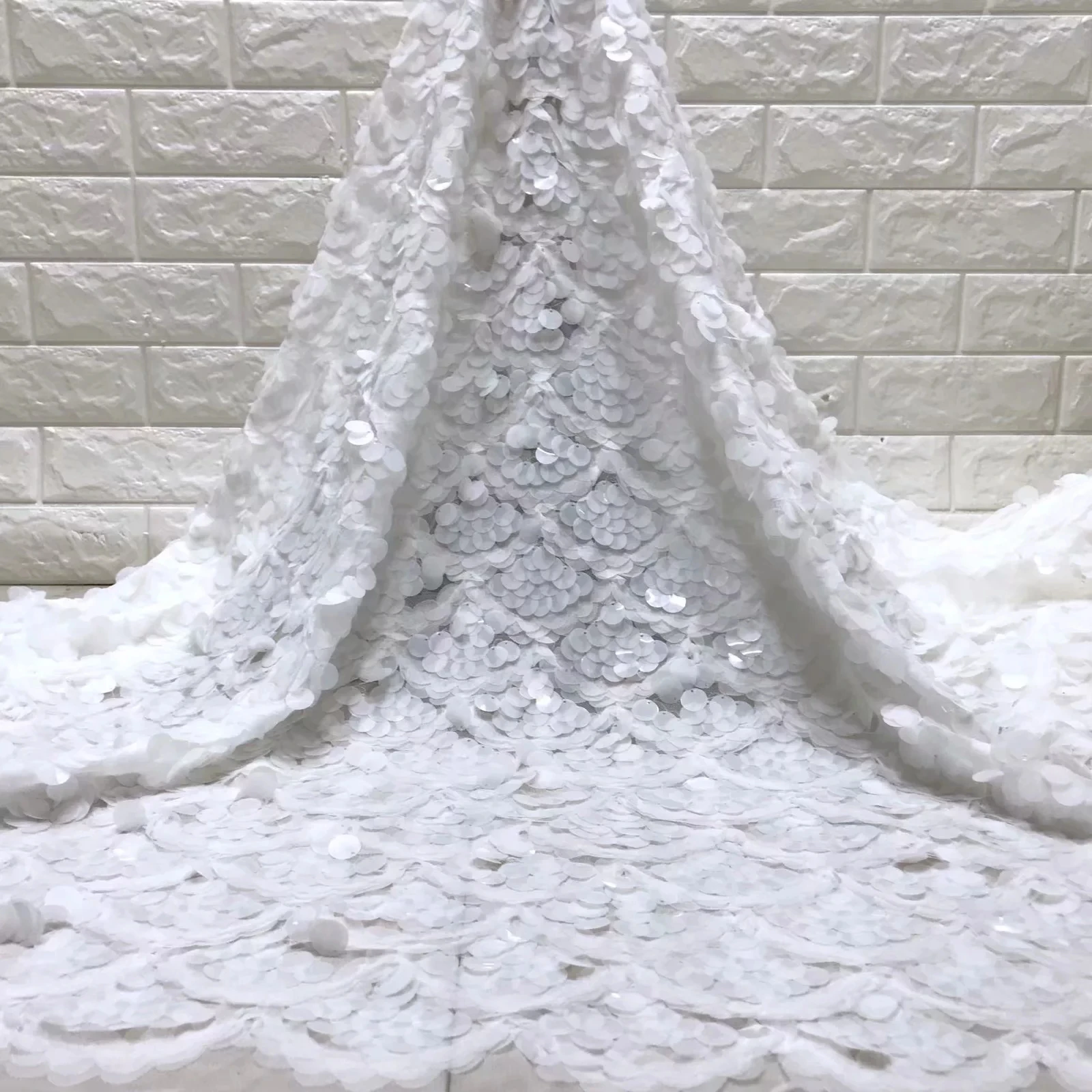 African Lace Fabric Fish Scale Design Lace with Sequins Embroidery Fabric Hot Sale French Mesh Lace Fabric for Dress JYL(XXL)-87
African Lace Fabric Fish Scale Design Lace with Sequins Embroidery Fabric Hot Sale French Mesh Lace Fabric for Dress JYL(XXL)-87
