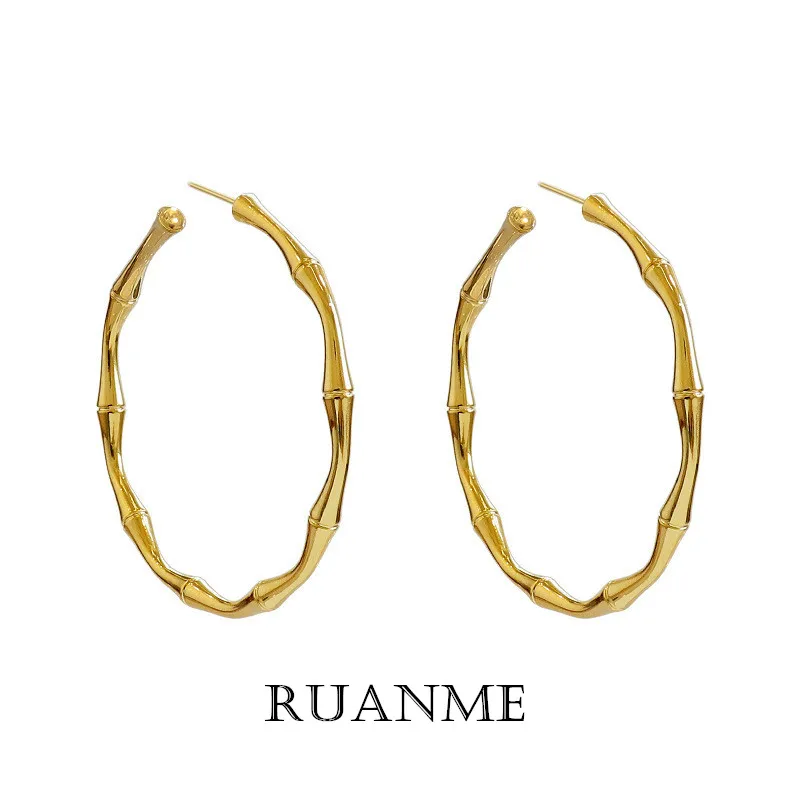 European and American Fashion Contracted Geometric Exaggerated Personality C Word Earrings Women Jewelry Gifts
European and American Fashion Contracted Geometric Exaggerated Personality C Word Earrings Women Jewelry Gifts