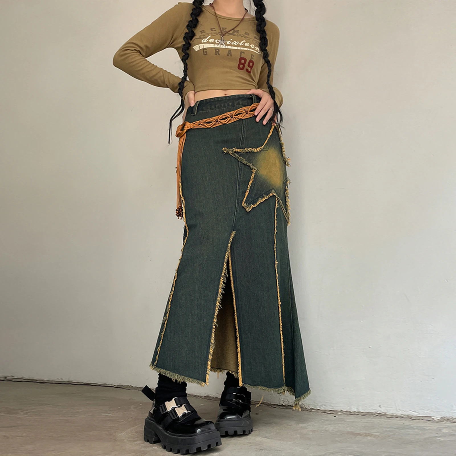 Jeans Maxi Skirt Sexy Vintage Style Ladies Star Patch Bodycon Long Skirt Asymmetrical Slim Fit Solid Color Daily Outfit
Jeans Maxi Skirt Sexy Vintage Style Ladies Star Patch Bodycon Long Skirt Asymmetrical Slim Fit Solid Color Daily Outfit